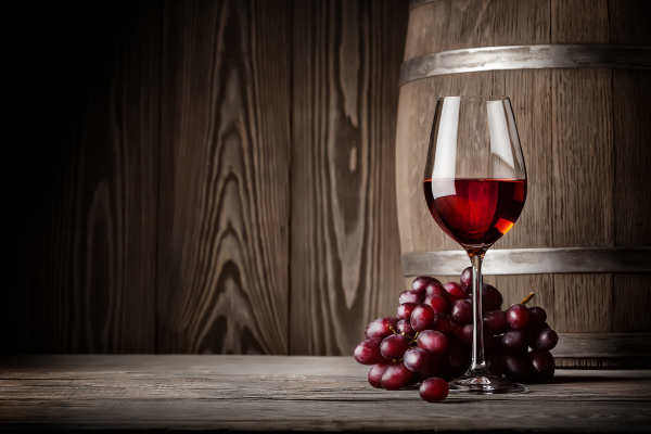 glass, of, red, wine, with, grapes - 28278875