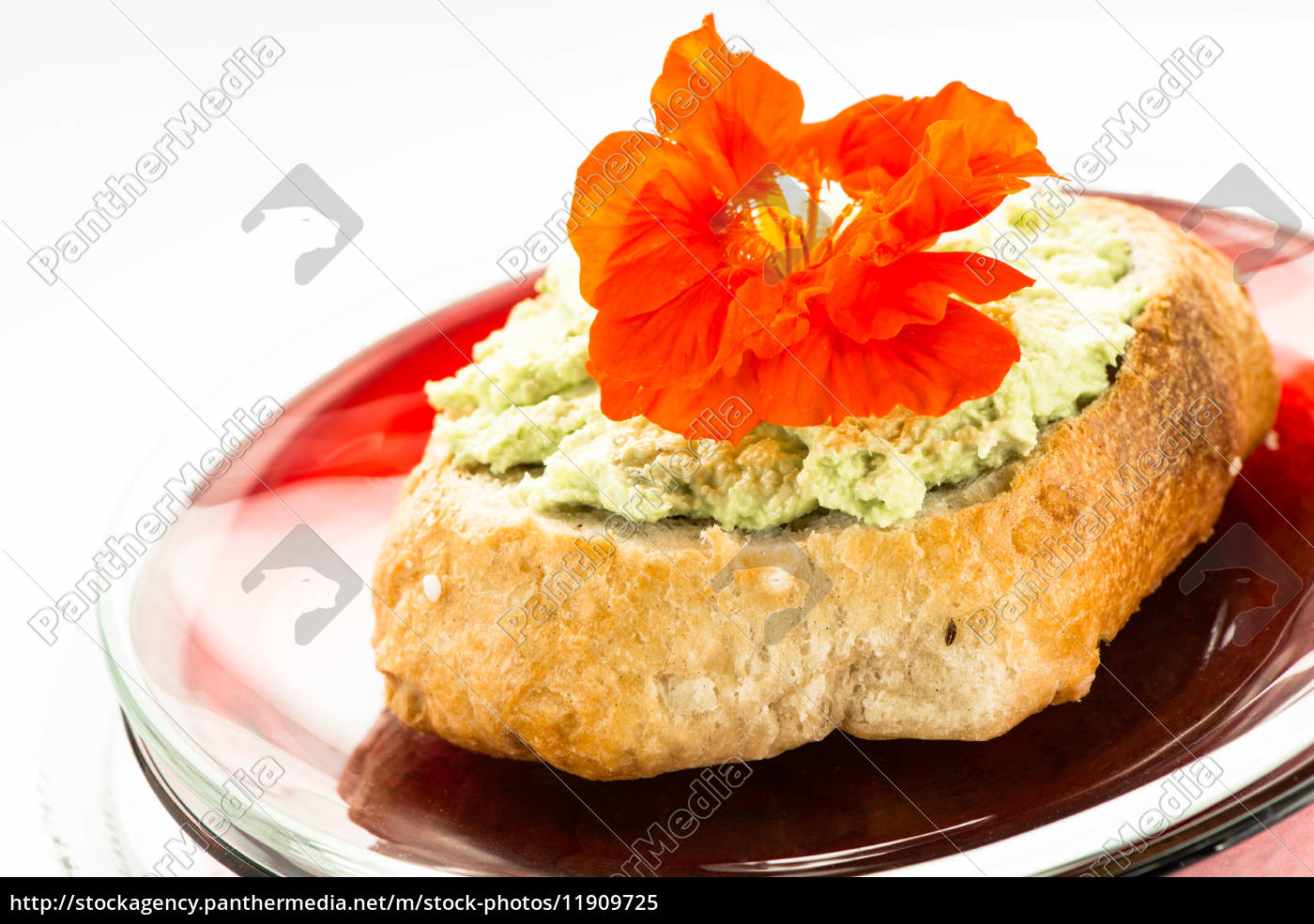 Brötchen mit Wasabi Frischkäse und Blüte - Royalty Free Image ...