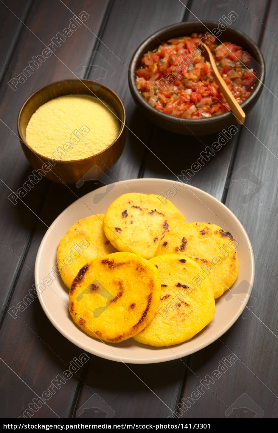 Colombianske Arepa Med Hogao Sauce Royalty Free Image 14173301 Panthermedia Billedbureau 3065