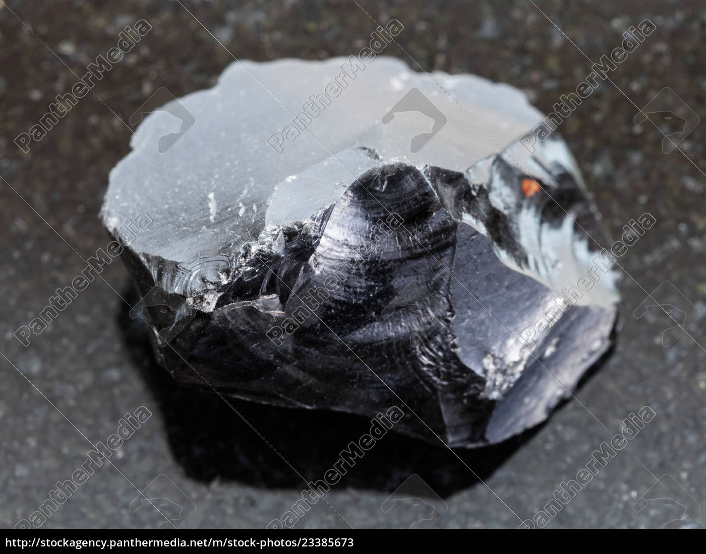 Grov Obsidian Vulkansk Glas Krystal Pa Mork Royalty Free Image 23385673 Panthermedia Billedbureau